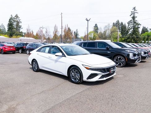Used 2024 Hyundai Elantra SEL FWD image 26