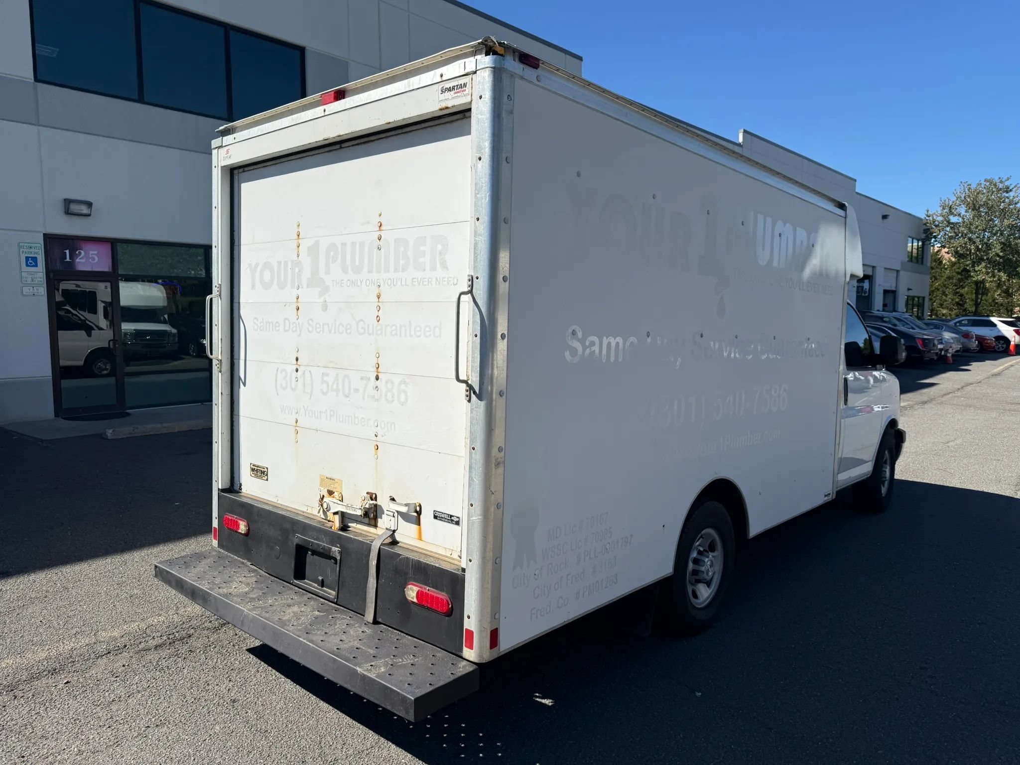 Used 2017 Chevrolet Express 3500 RWD image 3