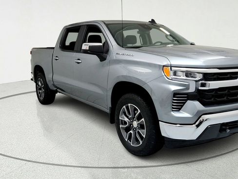 Used 2024 Chevrolet Silverado 1500 LT AWD/4WD image 7