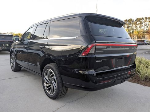 Certified 2025 Lincoln Navigator Reserve image 7