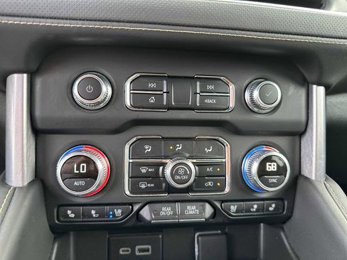 Used 2024 GMC Yukon SLT image 23