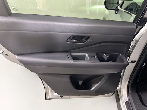 Used 2025 Nissan Pathfinder SV FWD image 25