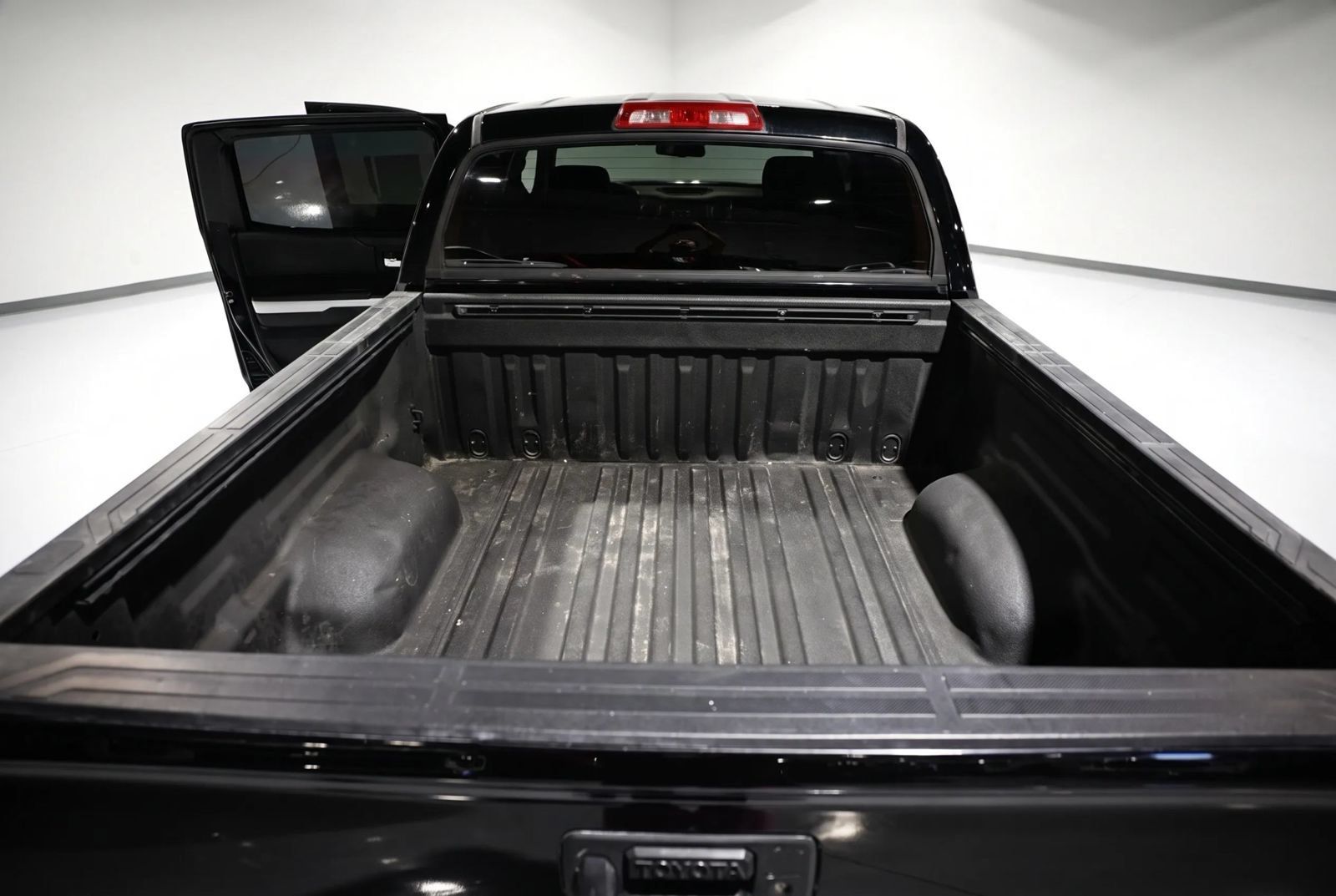 Used 2019 Toyota Tundra SR5 w/ SR5 Upgrade Package AWD/4WD image 9