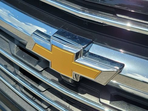 Used 2025 Chevrolet Traverse LT FWD image 12