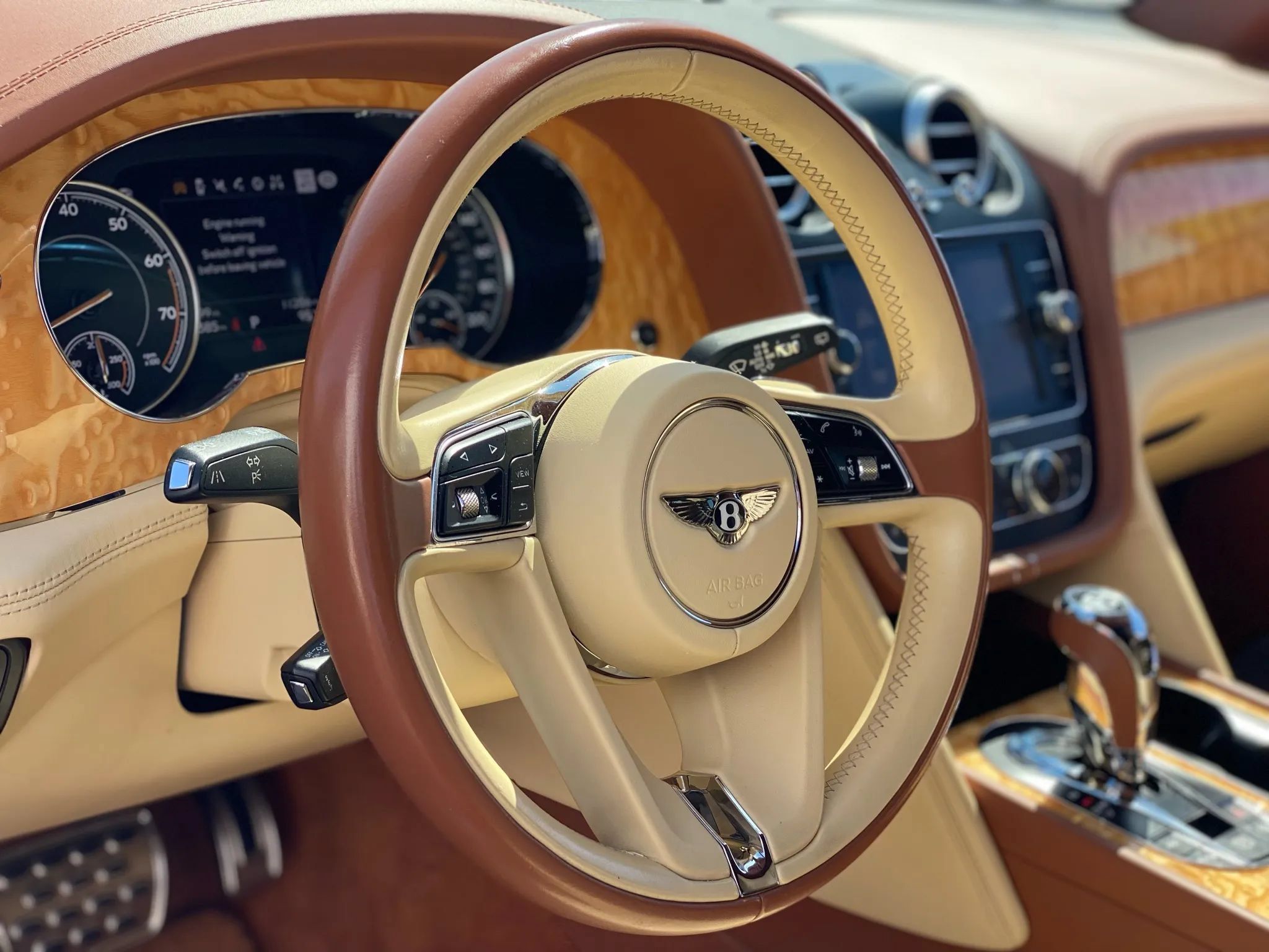 Used 2017 Bentley Bentayga AWD/4WD image 29