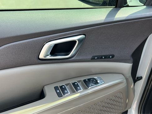 Used 2025 Kia Carnival SX FWD image 30