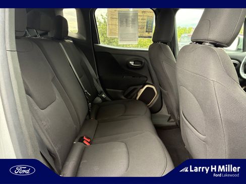 Used 2017 Jeep Renegade Latitude w/ Cold Weather Group AWD/4WD image 18