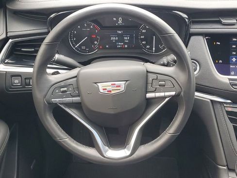 Certified 2025 Cadillac XT6 Luxury AWD/4WD image 30