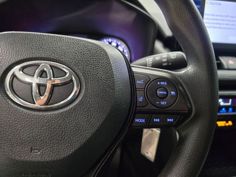 Used 2021 Toyota RAV4 LE AWD/4WD image 18
