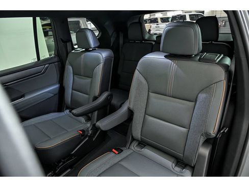 New 2026 GMC Acadia AT4 w/ Luxury Package AWD/4WD image 10