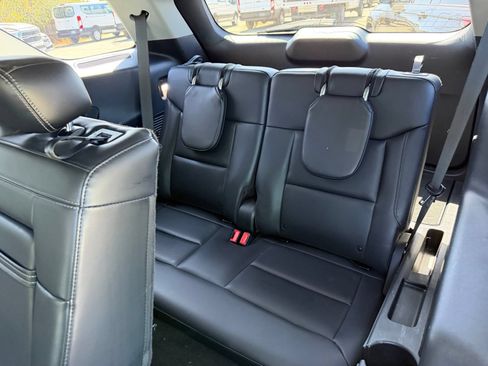 Used 2021 Ford Explorer XLT w/ Equipment Group 202A AWD/4WD image 13