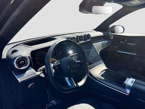 Used 2025 Mercedes-Benz GLC 300 image 9