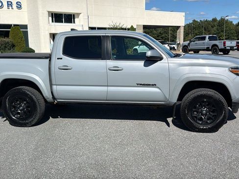 Used 2019 Toyota Tacoma SR5 AWD/4WD image 2