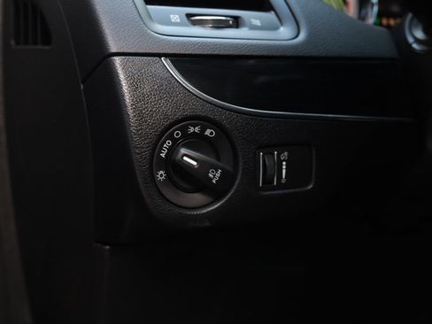 Used 2018 Dodge Grand Caravan SE FWD image 21