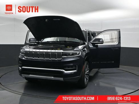 Used 2022 Jeep Grand Wagoneer Series III AWD/4WD image 65