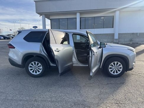 Used 2025 Toyota Grand Highlander AWD image 8