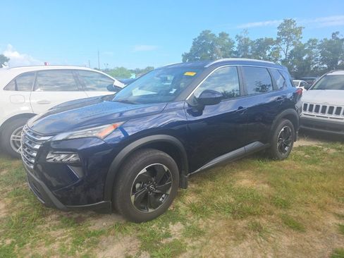 Certified 2025 Nissan Rogue SV w/ SV Premium Package FWD image 3