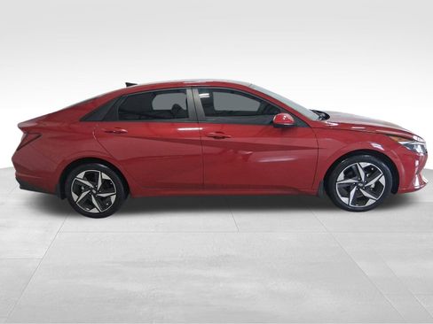 Used 2023 Hyundai Elantra SEL w/ Convenience Package FWD image 4
