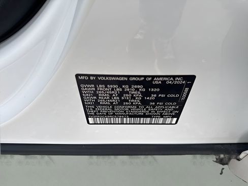 Used 2024 Volkswagen Atlas SEL Premium R-Line image 40