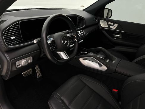 Used 2025 Mercedes-Benz GLS 450 4MATIC image 16