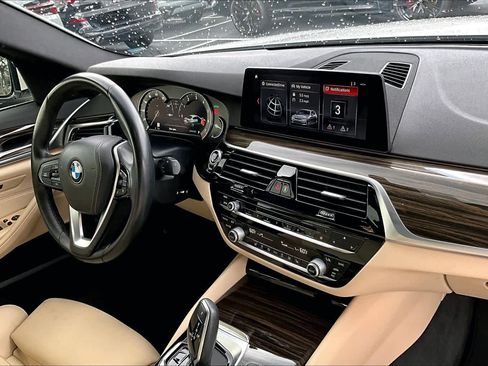 Used 2019 BMW 530i w/ Convenience Package RWD image 31