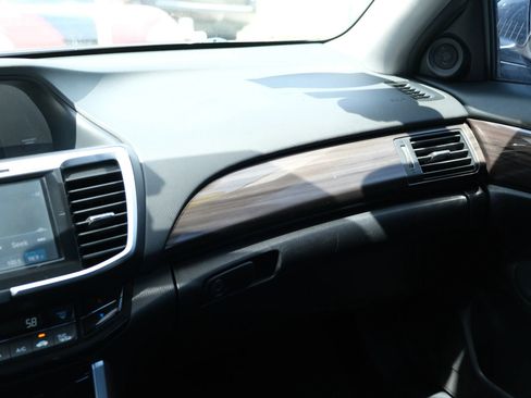 Used 2017 Honda Accord EX image 24