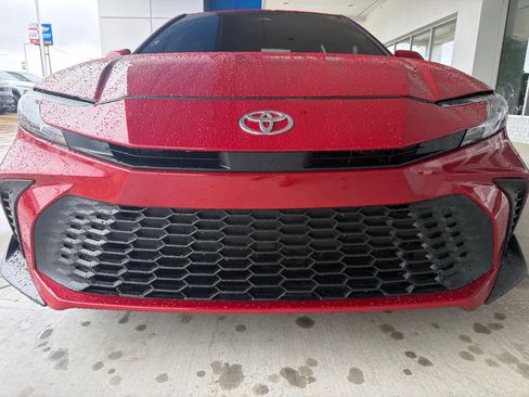 Used 2025 Toyota Camry SE FWD image 11