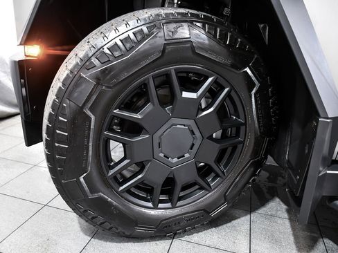 Used 2024 Tesla Cybertruck AWD Crew Cab image 11