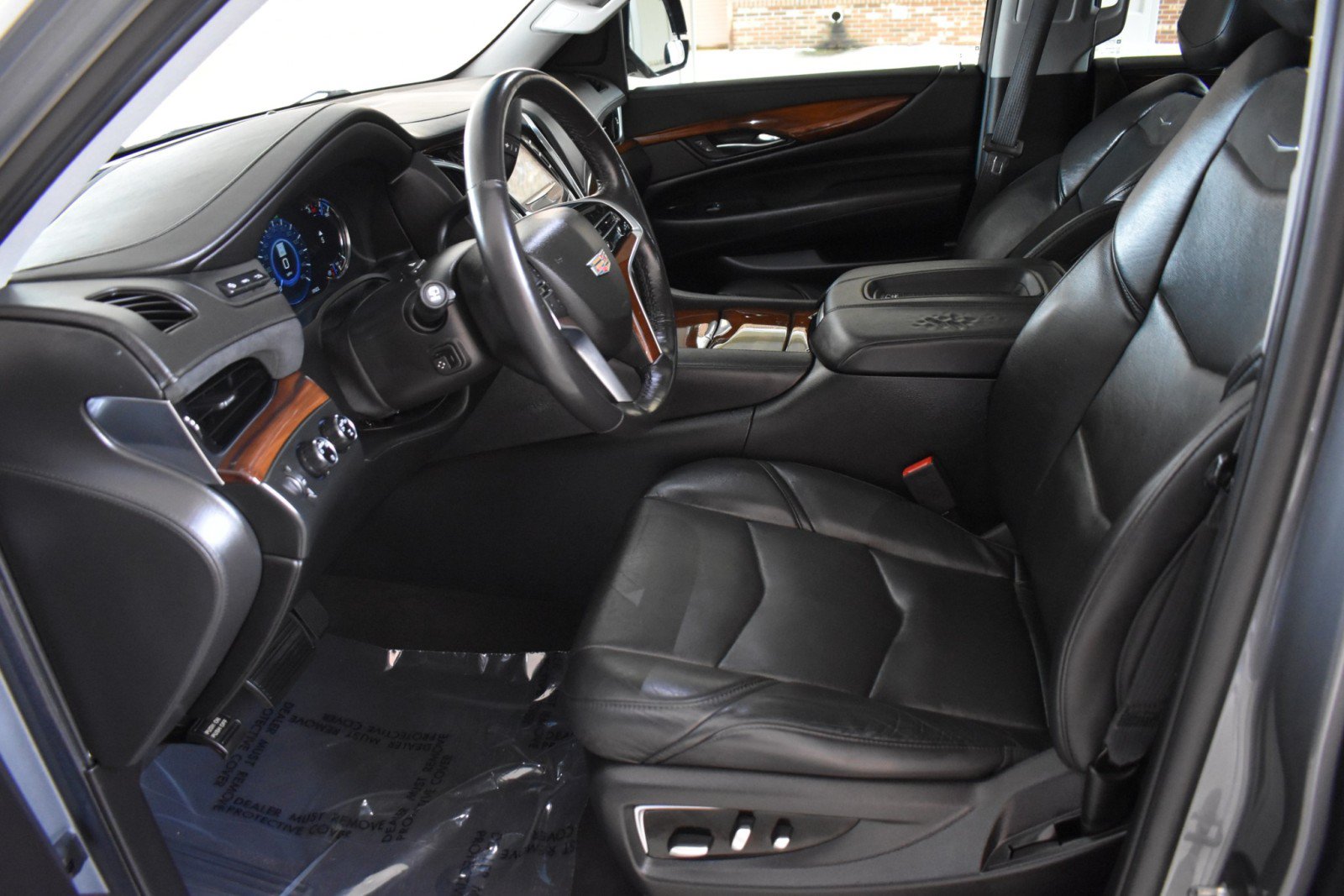 Used 2018 Cadillac Escalade Luxury AWD/4WD image 25