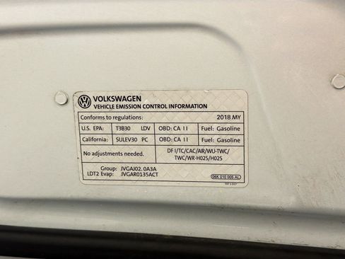 Used 2018 Volkswagen Tiguan SEL Premium FWD image 17