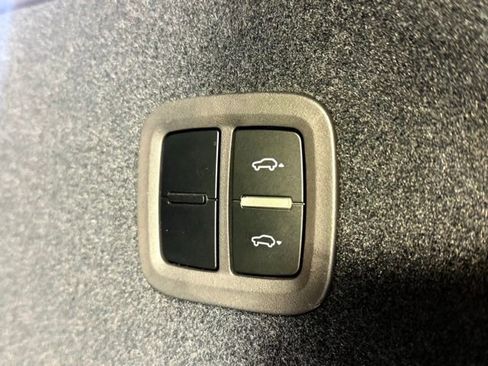 Used 2023 Porsche Cayenne GTS image 18
