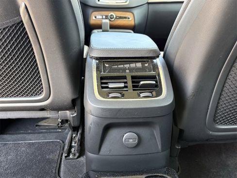 Used 2022 Volvo XC90 T8 Inscription Expression w/ Advanced Package image 26