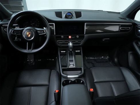 Used 2025 Porsche Macan image 14