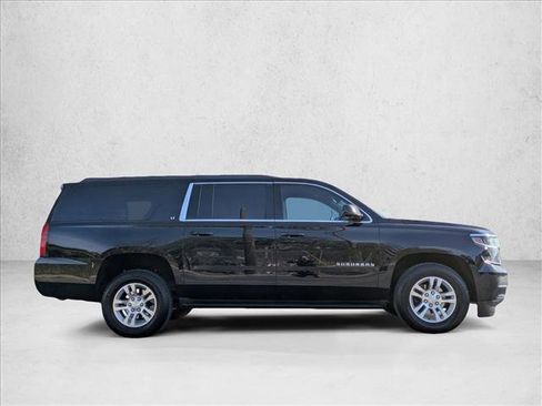 Used 2017 Chevrolet Suburban LT image 4