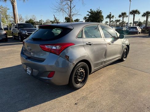 Used 2017 Hyundai Elantra GT image 4