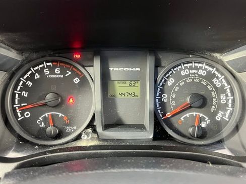 Used 2017 Toyota Tacoma SR AWD/4WD image 13