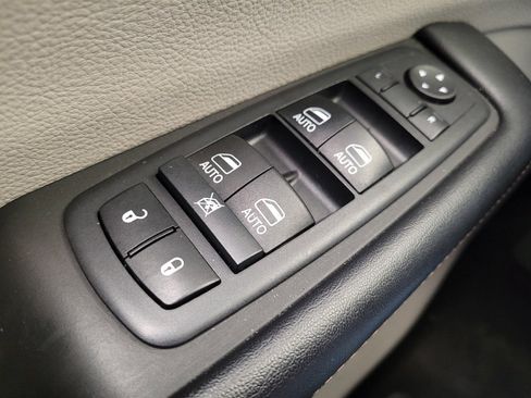 Used 2017 Chrysler Pacifica Touring-L Plus FWD image 27