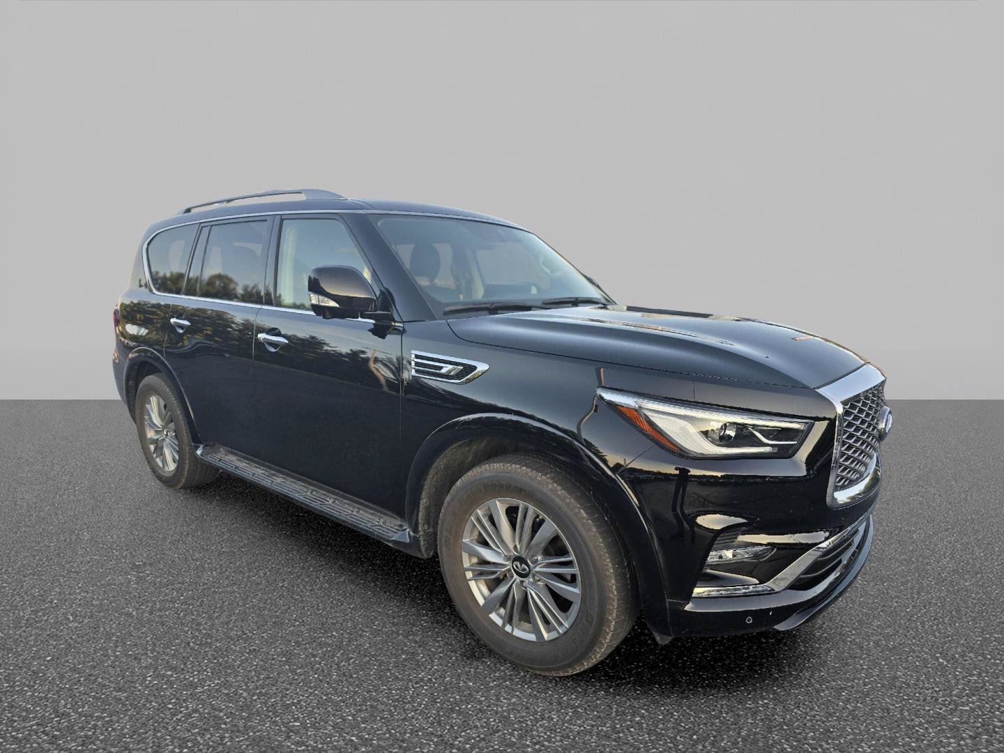 Used 2023 INFINITI QX80 Luxe w/ Cargo Package RWD image 2