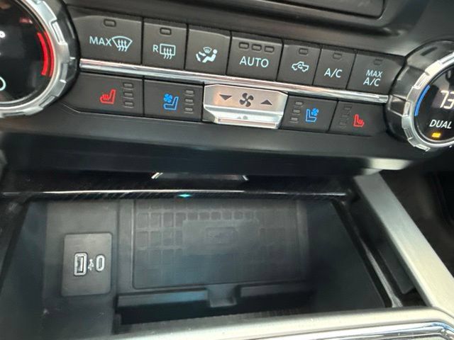 Used 2022 Ford F350 Platinum w/ Tremor Off-Road Package AWD/4WD image 30