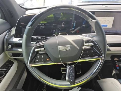 Used 2026 Cadillac Vistiq Luxury AWD/4WD image 3