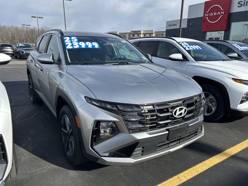 Used 2025 Hyundai Tucson SEL image 2