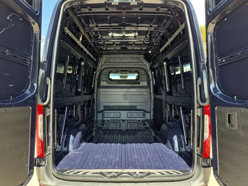 Used 2024 Mercedes-Benz Sprinter 2500 image 19