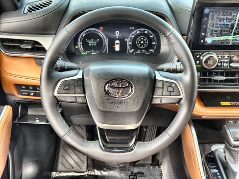 Used 2026 Toyota Highlander Platinum AWD/4WD image 14