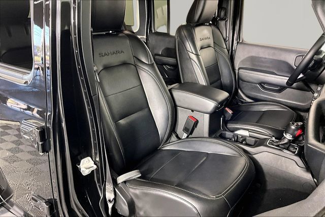 Used 2021 Jeep Wrangler Unlimited Sahara w/ Cold Weather Group AWD/4WD image 28