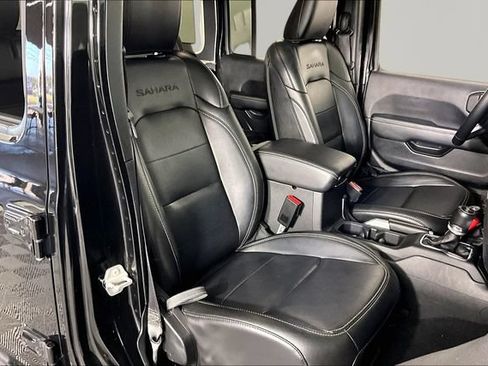 Used 2021 Jeep Wrangler Unlimited Sahara w/ Cold Weather Group AWD/4WD image 28