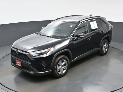 Used 2025 Toyota RAV4 XLE AWD/4WD image 36