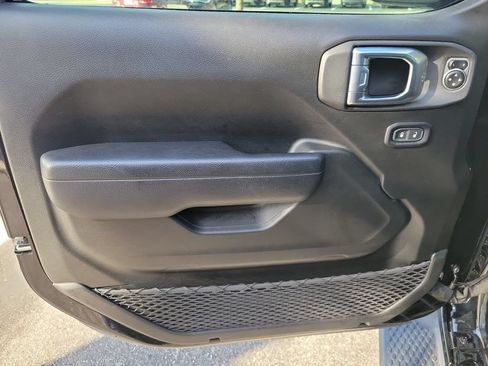 Used 2024 Jeep Wrangler Unlimited Sport AWD/4WD image 19