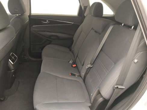 Used 2019 Kia Sorento L FWD image 18