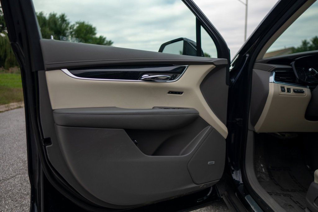 Used 2021 Cadillac XT6 Premium Luxury AWD/4WD image 17