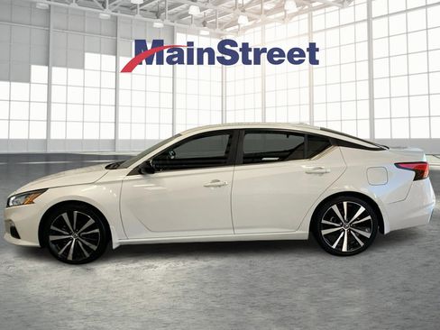 Used 2022 Nissan Altima 2.5 SR image 2